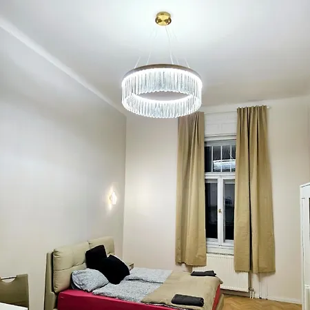 Designer Near Kalvin Square Apartment *