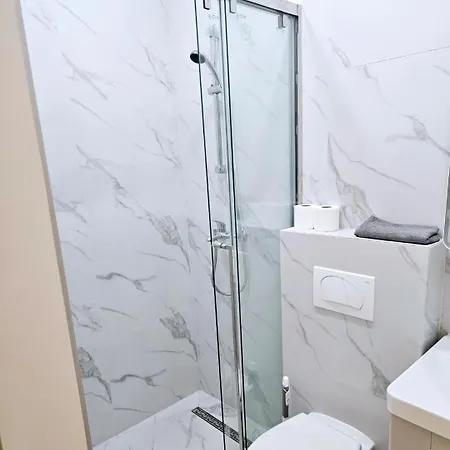 Designer Near Kalvin Square Apartment Budapest