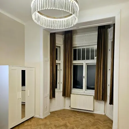 Designer Near Kalvin Square Apartment