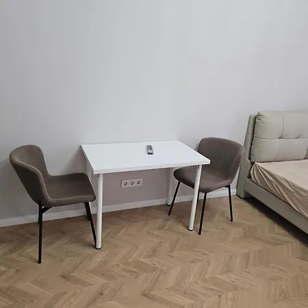Designer Near Kalvin Square Apartment